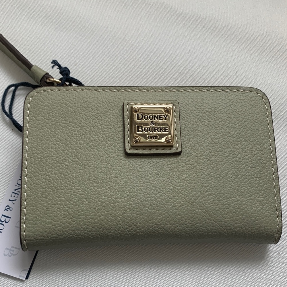 NWT - Dooney & Bourke Sorrento Zip Leather Credit Card Wallet